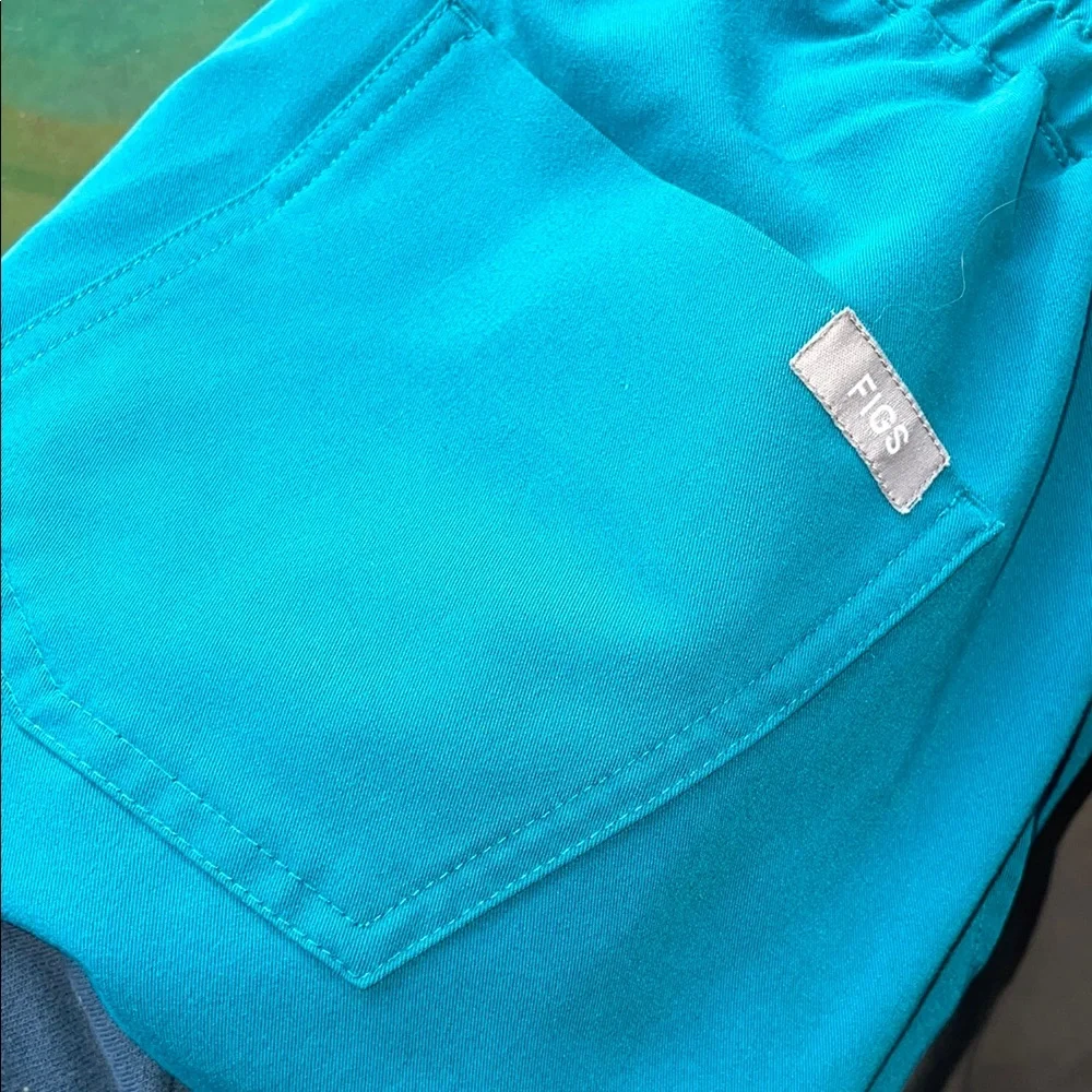 Blue Scrub Set with Jogger Pants blue fig scrubs size small/XS Zamora/caterina - Picture 15 of 16